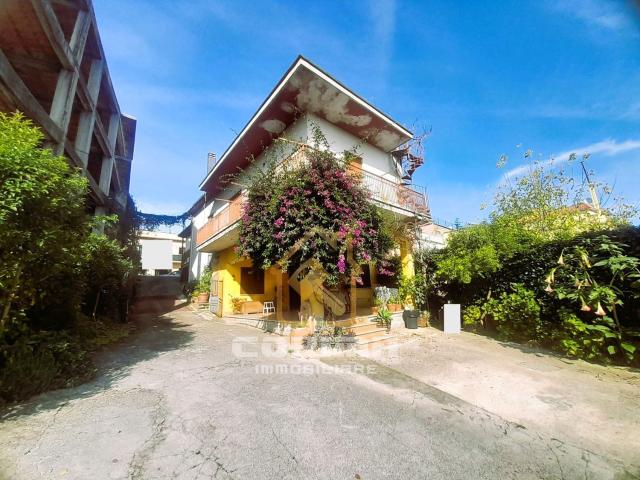 Villetta indipendente in vendita di 123 m² in Via Roma