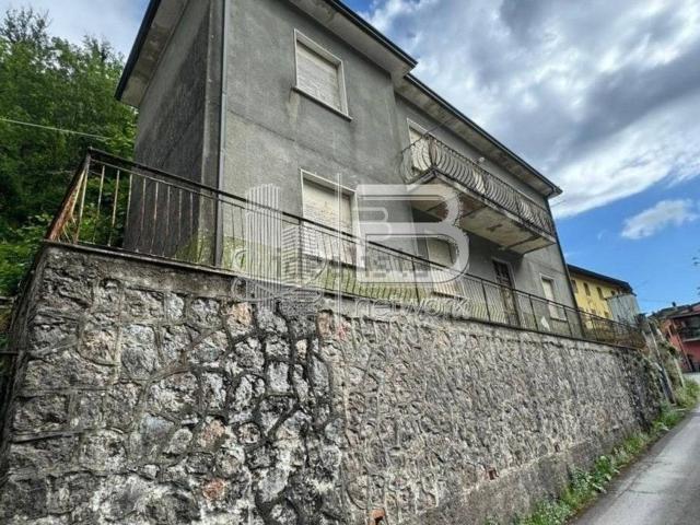 Villetta indipendente in vendita di 125 m² in Via Bassa Tambura