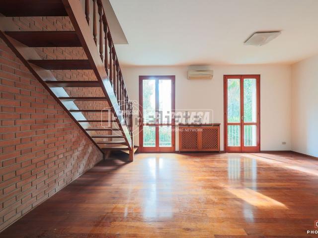Villetta indipendente in vendita di 126 m² in Via Atalarico