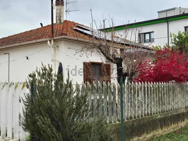 Villetta indipendente in vendita di 126 m² in Via Mascagni