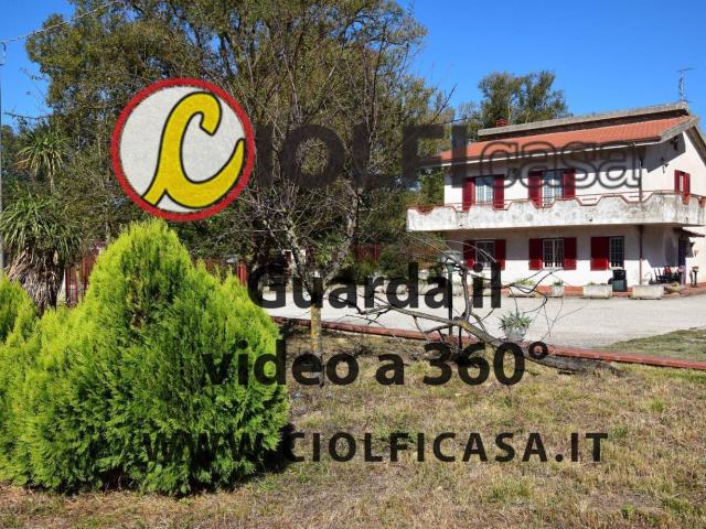 Villetta indipendente in vendita di 1278 m² in Via Casilina
