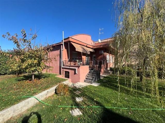 Villetta indipendente in vendita di 127 m² in Via A. Manzoni