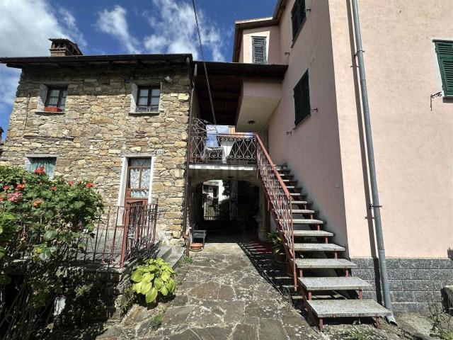 Villetta indipendente in vendita di 128 m² in Via del Centro