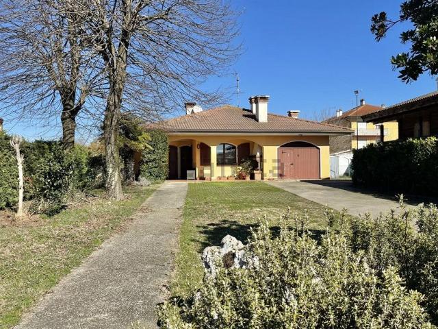 Villetta indipendente in vendita di 130 m² in Via 1º Maggio