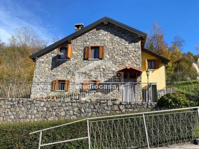 Villetta indipendente in vendita di 130 m² in Via 4 Novembre