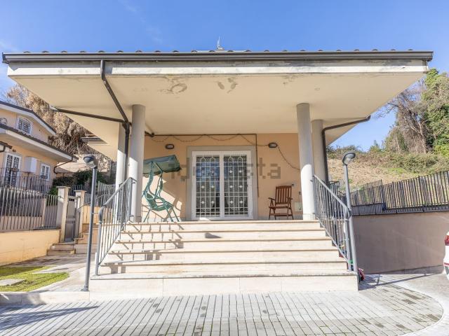 Villetta indipendente in vendita di 130 m² in Via Colle Ottorino Nord, 2