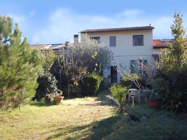 Villetta indipendente in vendita di 130 m² in Via Cortona, 23