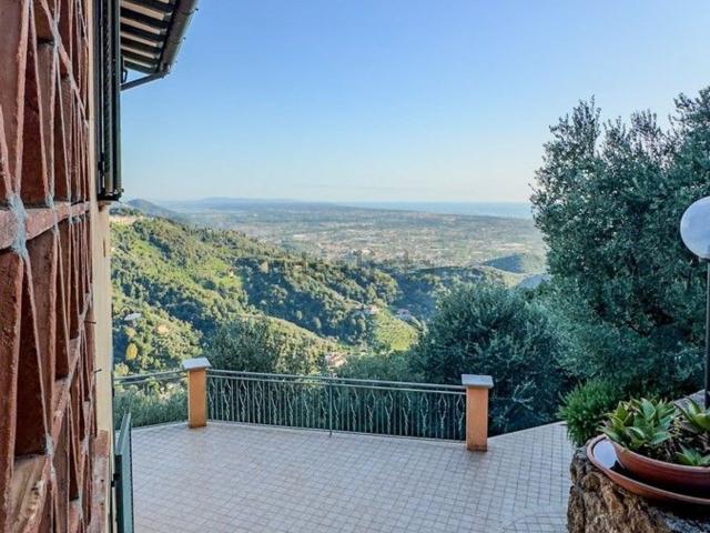 Villetta indipendente in vendita di 130 m² in Via Capezzano