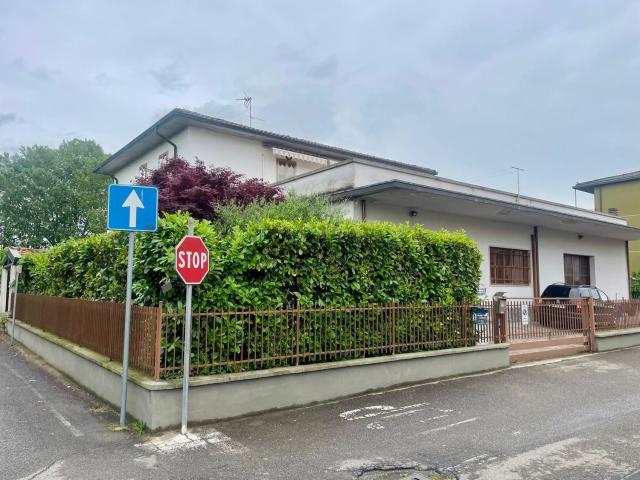 Villetta indipendente in vendita di 130 m² in Via A. Volta, 1