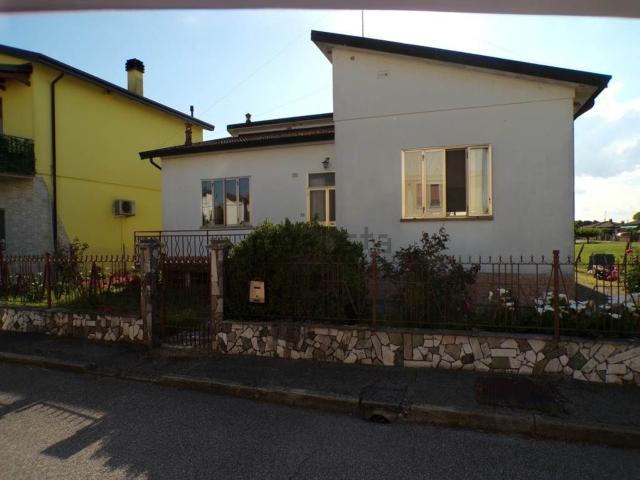 Villetta indipendente in vendita di 130 m² in Via Giuseppe Garibaldi, 19