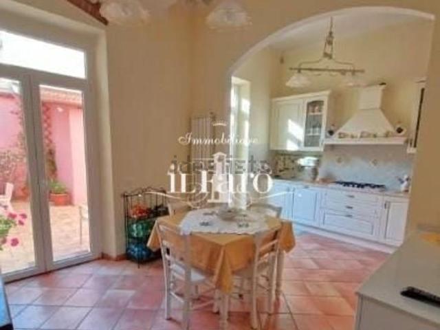 Villetta indipendente in vendita di 130 m² in Via Giuseppe Zanardelli, 209