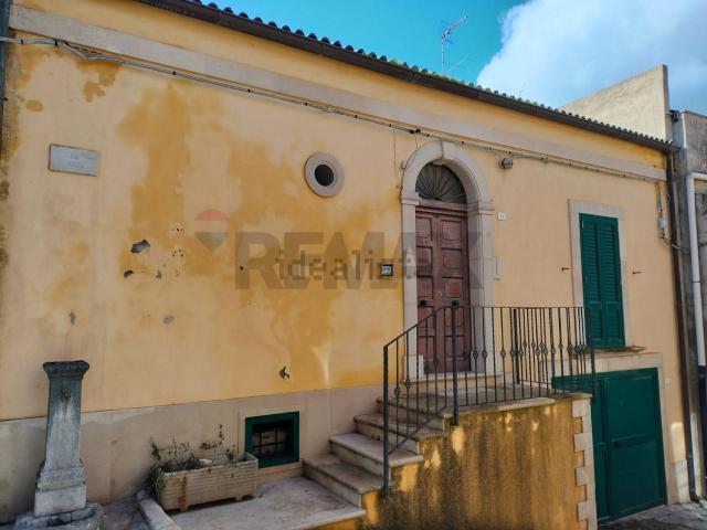 Villetta indipendente in vendita di 130 m² in Via Gioeni, 12