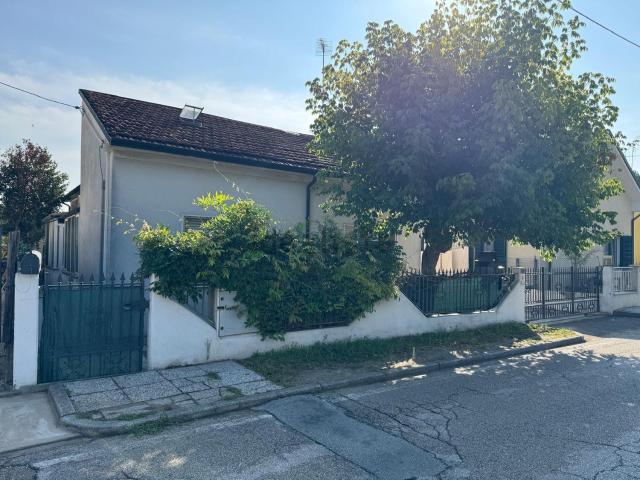 Villetta indipendente in vendita di 130 m² in Via dei Cosmonauti, 29