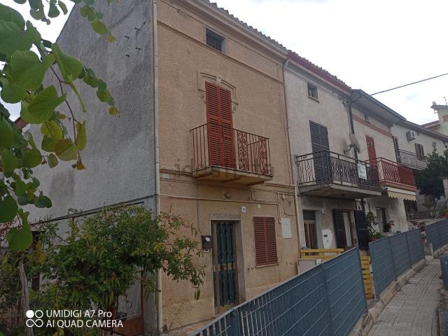 Villetta indipendente in vendita di 130 m² in Via dei Peligni