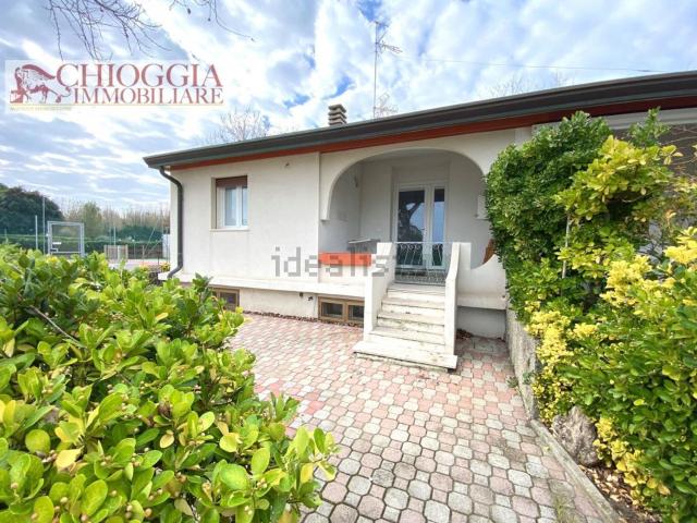 Villetta indipendente in vendita di 130 m² in Via delle Nazioni Unite, 31