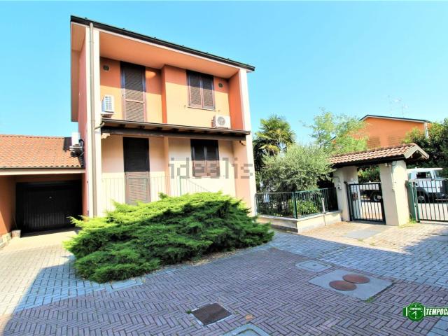 Villetta indipendente in vendita di 130 m² in Via Fratelli Cervi, 37