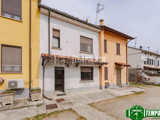 Villetta indipendente in vendita di 130 m² in Via Lungargine