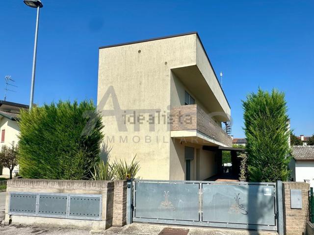Villetta indipendente in vendita di 130 m² in Via Mario Malfatto, 46