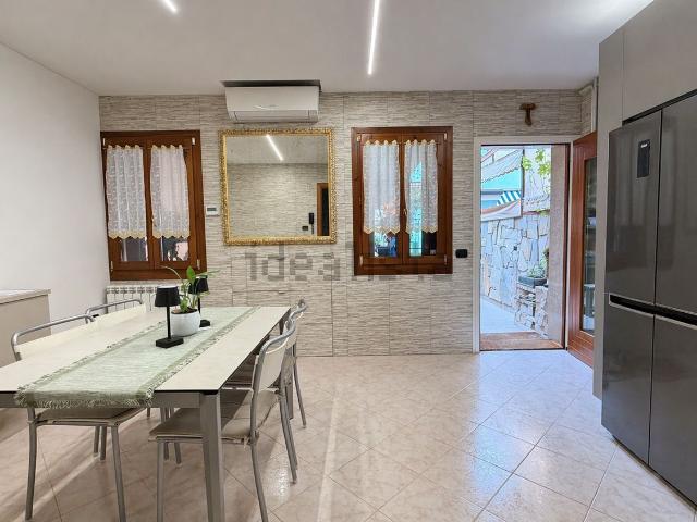 Villetta indipendente in vendita di 130 m² in Via Sottomarina