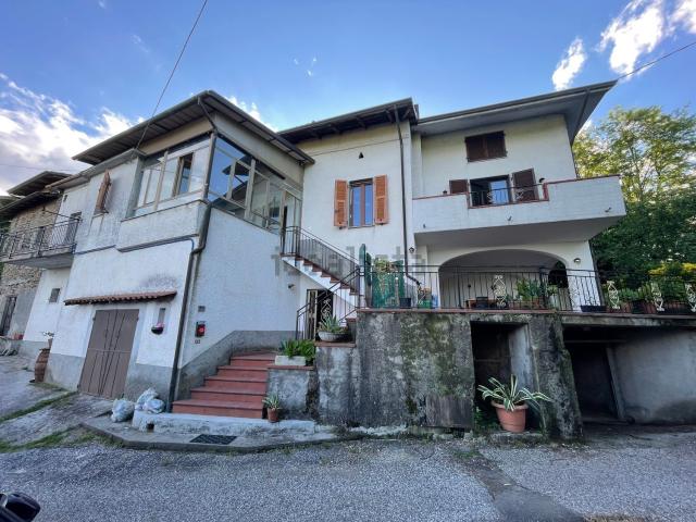 Villetta indipendente in vendita di 130 m² in Via Serla, 2
