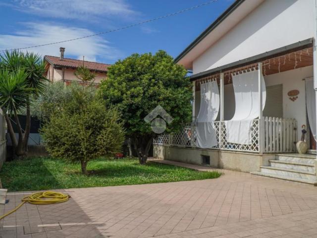 Villetta indipendente in vendita di 130 m² in Via Puliche, 165