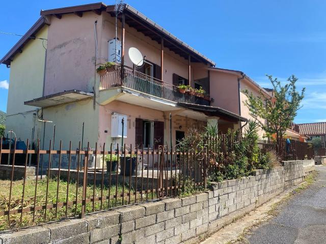 Villetta indipendente in vendita di 130 m² in Via Quadrelle