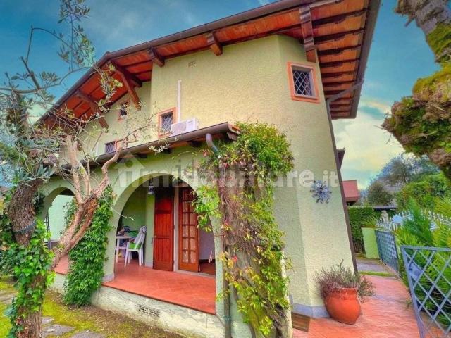 Villetta indipendente in vendita di 130 m² in Via Terreni Pacchiani