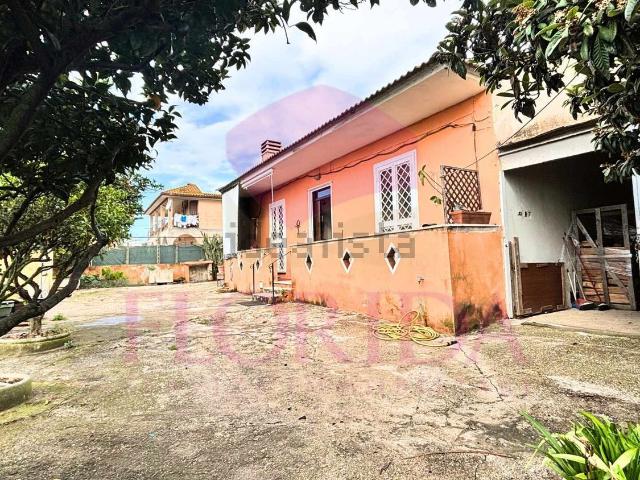 Villetta indipendente in vendita di 130 m² in Via Valtellina