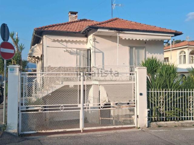 Villetta indipendente in vendita di 130 m² in Via XXV Aprile