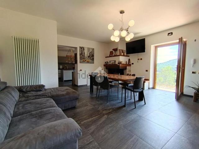 Villetta indipendente in vendita di 130 m² in Frazione Casteldelmonte, 8