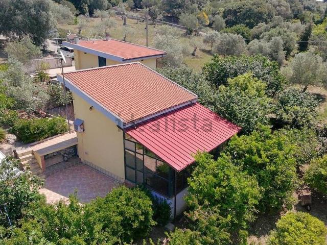 Villetta indipendente in vendita di 130 m² in Strada Vicinale Monti Bianchinu, 72