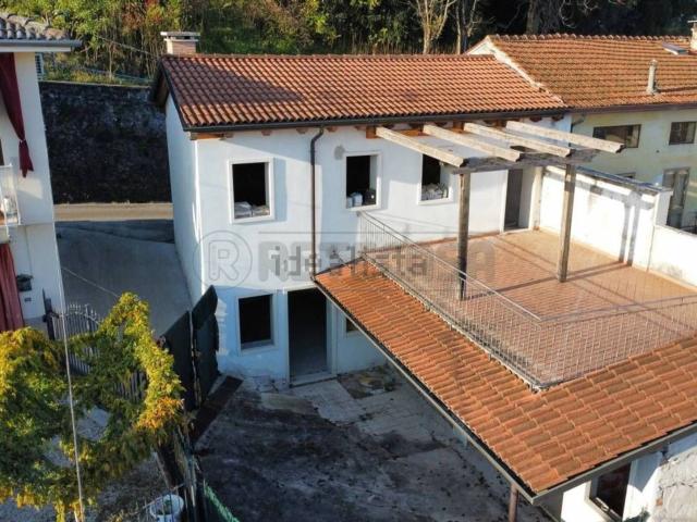 Villetta indipendente in vendita di 131 m² in Via C. Battisti, 9