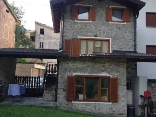 Villetta indipendente in vendita di 131 m² in Via A. Volta