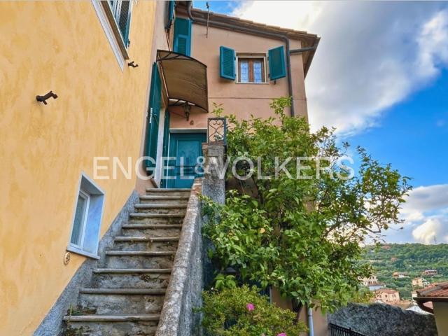 Villetta indipendente in vendita di 131 m² in Via Bastreri Tancredi