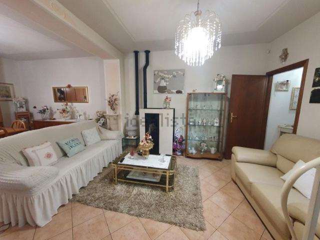 Villetta indipendente in vendita di 132 m² in Via Catavoli
