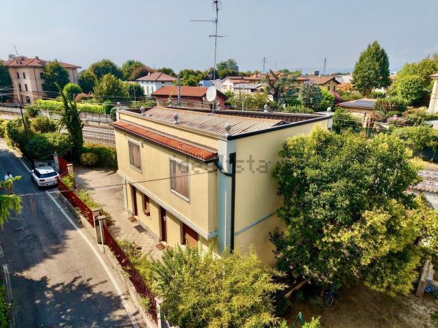 Villetta indipendente in vendita di 133 m² in Via A. Andreoli