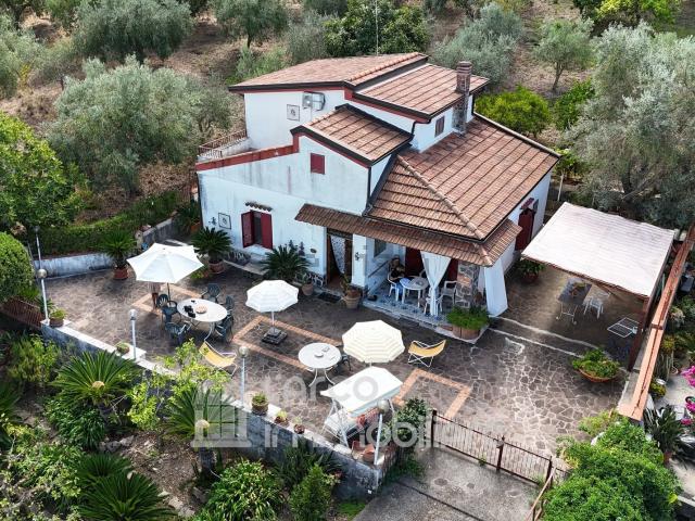 Villetta indipendente in vendita di 134 m² in Via Arieste