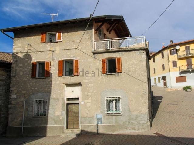 Villetta indipendente in vendita di 134 m² in Piazza Carloni, 1