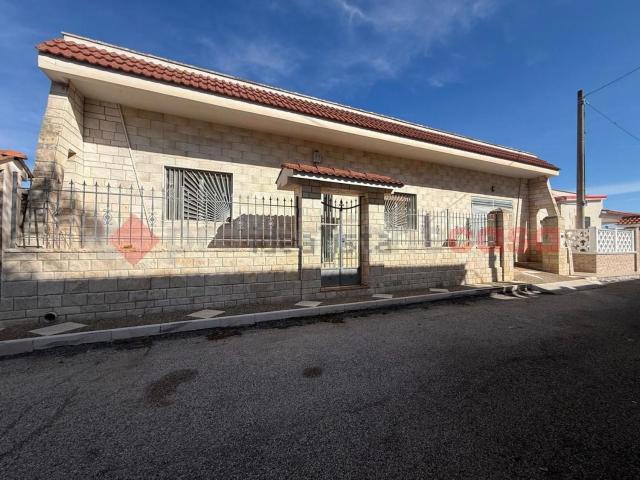 Villetta indipendente in vendita di 135 m² in Traversa Specchiarica XIII, 23