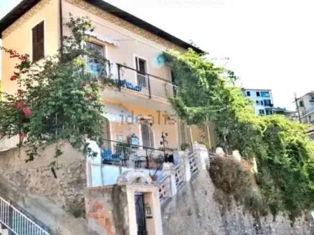 Villetta indipendente in vendita di 135 m² in Via Dante Alighieri