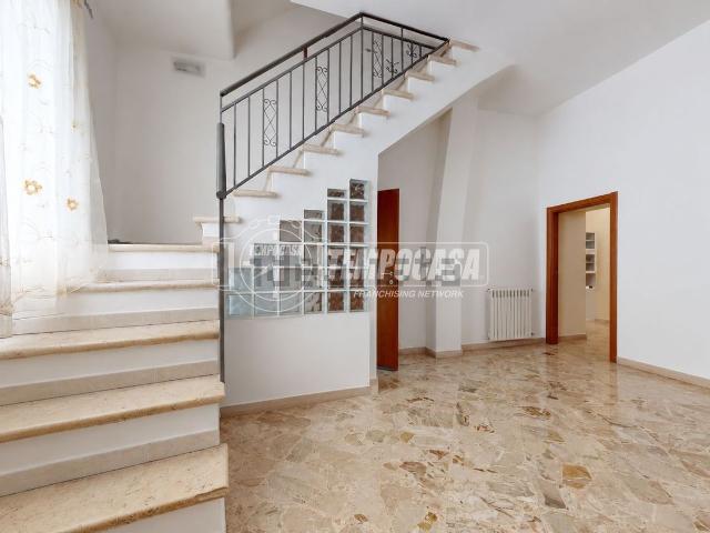 Villetta indipendente in vendita di 135 m² in Via dei Lacci