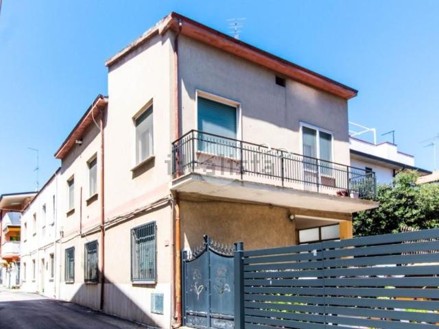 Villetta indipendente in vendita di 135 m² in Via Delfico, 6