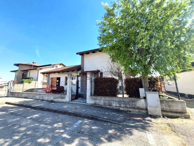 Villetta indipendente in vendita di 135 m² in Via Europa, 14