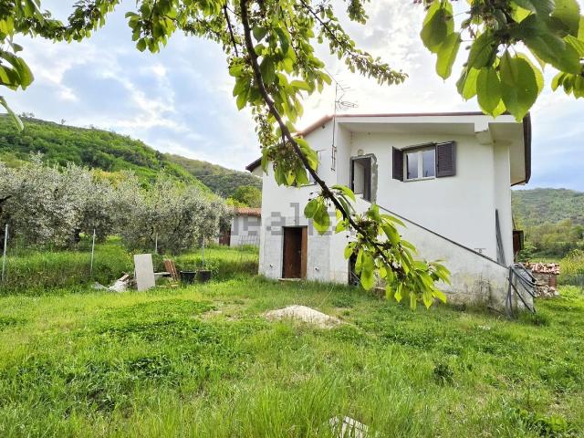 Villetta indipendente in vendita di 135 m² in Via Fontana Nuova