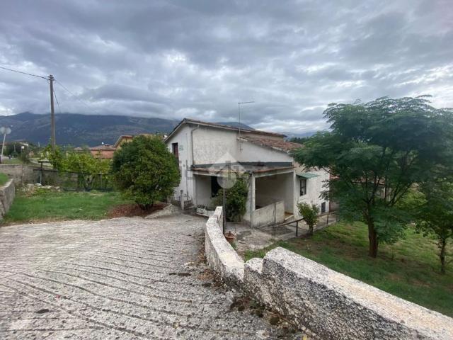 Villetta indipendente in vendita di 135 m² in Via Valfrancesca