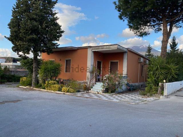 Villetta indipendente in vendita di 135 m² in Via Valle D&apos Aosta