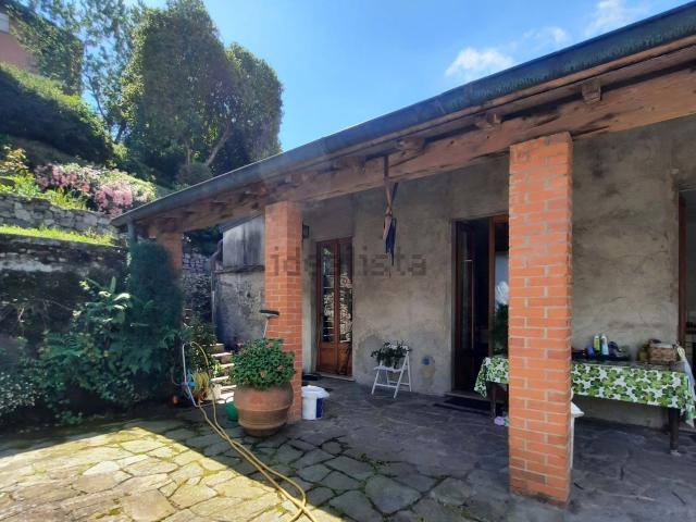 Villetta indipendente in vendita di 136 m² in Via Intra Premeno, 42