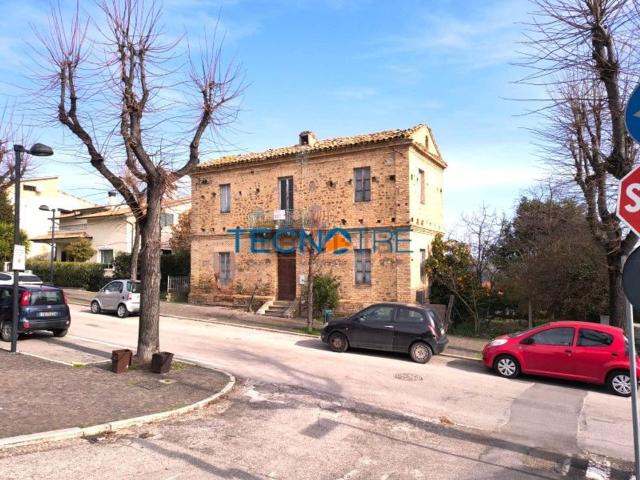 Villetta indipendente in vendita di 136 m² in Via Roma, 51