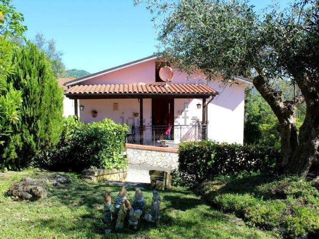 Villetta indipendente in vendita di 136 m² in Contrada Chioviano