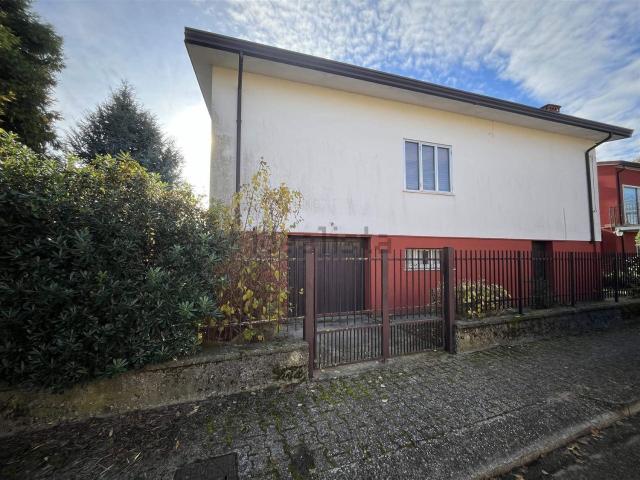 Villetta indipendente in vendita di 137 m² in Via Giovanni Pascoli, 4